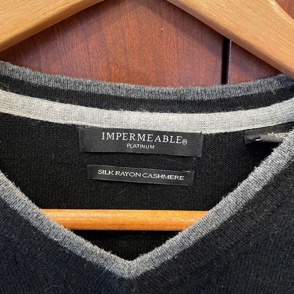 Impermeable Platinum Cashmere sweater, black, size Medium. - Picture 3 of 3